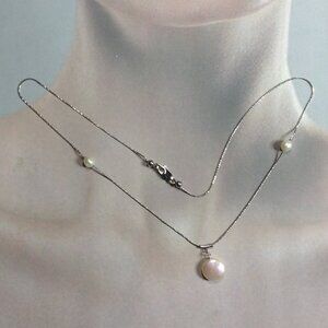 Sterling Silver Chain with Freshwater Coin Pearl Charm.